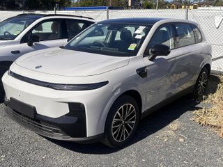 2025  Leapmotor B10 Style Wagon (Terra Grey) New Car Thumbnail