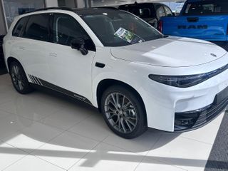 2026  Leapmotor C10 Sports+ Wagon (Pearl White) New Car Thumbnail